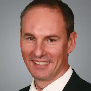 Mann mit schmalem Gesicht