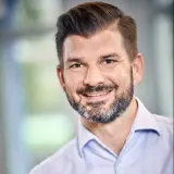 freundlich schauender Mann