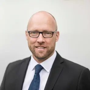 Mann mit Brille