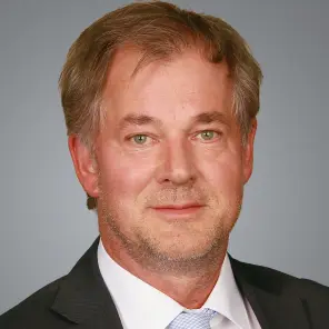 Blonder Mann mittleren Alters