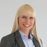 Junge lächelnde Frau