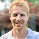 Sportlicher blonder Mann