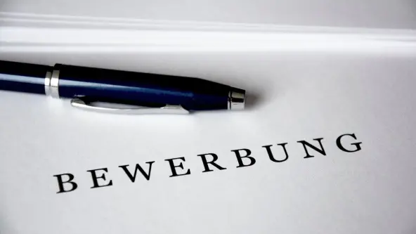 Stift und Bewerbungsschreiben
