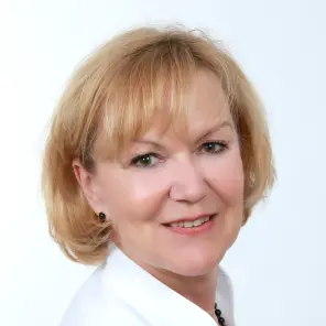 blonde Frau mit weißem Blazer