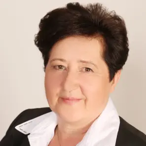 freundlich schauende Frau